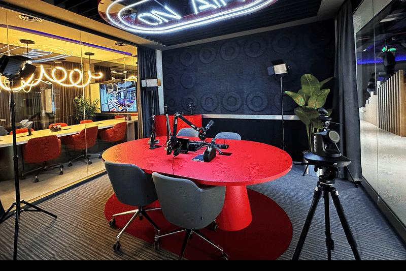 Ardventure ankara ofisindeki podcast kayıt alanı